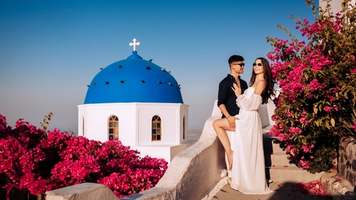 Santorini Private Photoshoot in Imerovigli Village