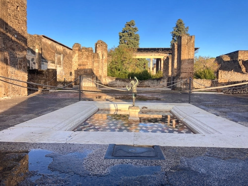 Pompeii Tour with Expert Archaeologist and Skip-the-Line Ticket
