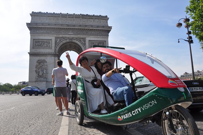 Private Paris Rickshaw Ride with Seine River Cruise