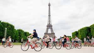 Paris Bike Guided Tour with Seine River Cruise