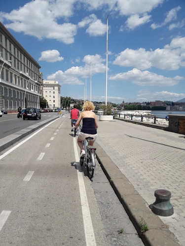 Electric bike rental for 4 hours